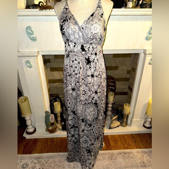 Allison Brittney Dresses & Skirts - Allison Brittany dress black and white Great for parties/cruising size L